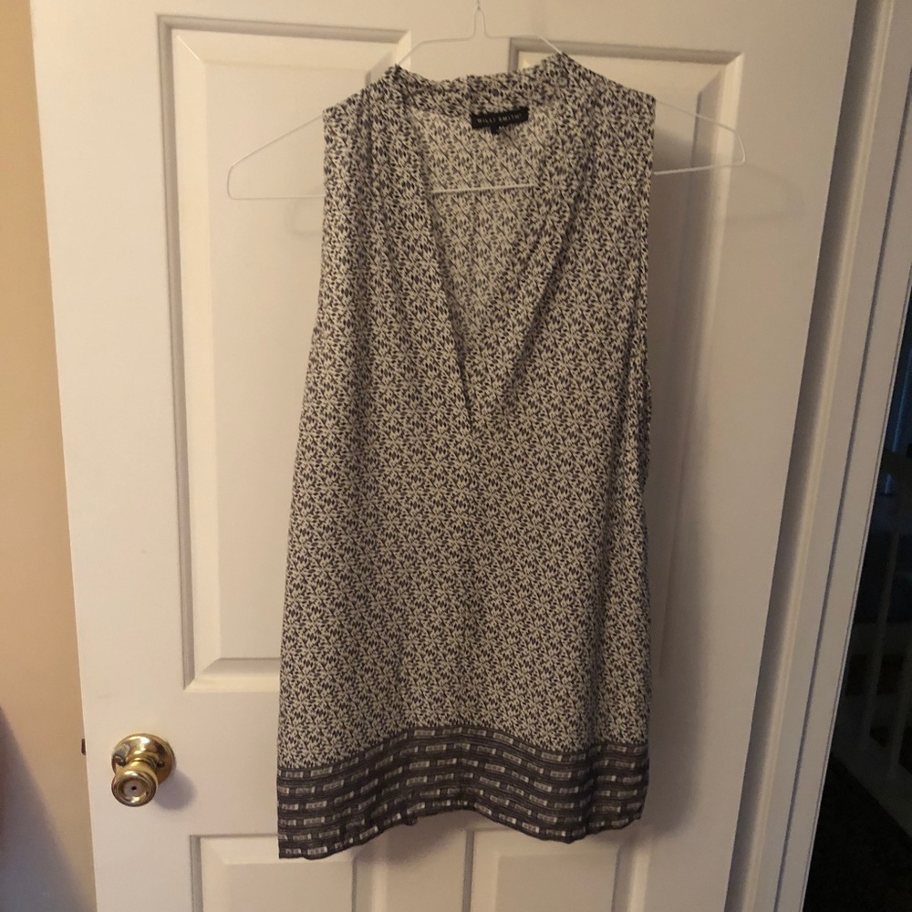 Sleeveless Black & White Floral Design Tank Size M